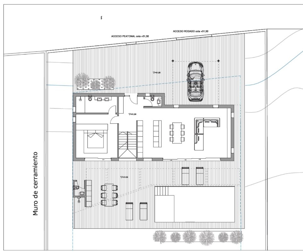 Technische plattegrond van de begane grond met een open woonruimte, slaapkamer met en-suite badkamer en een groot terras met privézwembad en parkeerplaats.