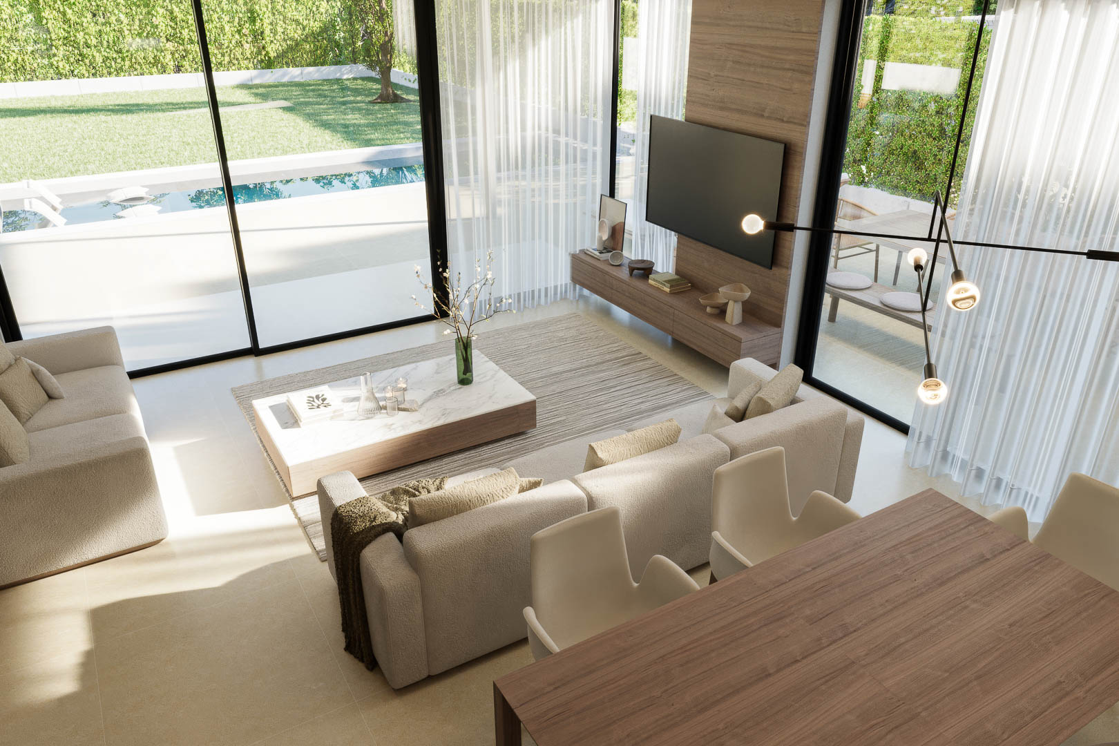 Open woonkamer met kamerhoge ramen die direct zicht bieden op de tuin en het zwembad. Voorzien van minimalistisch meubilair, houten wandpanelen en een moderne lichtinval.