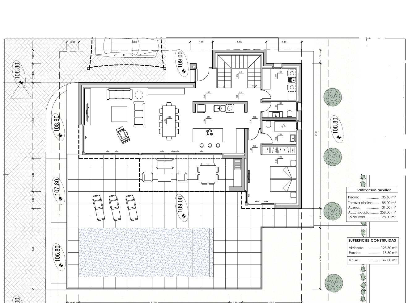 Gedetailleerde plattegrond van de begane grond met een open woonkamer en keuken, een slaapkamer met en-suite badkamer en het grote terras met zwembad.