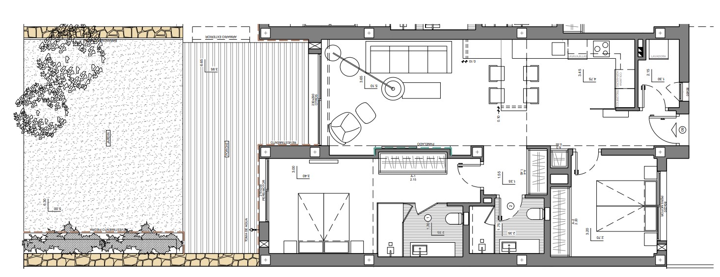 Gedetailleerde plattegrond van het appartement met de indeling van de woonkamer, open keuken, twee slaapkamers, twee badkamers en het terras met tuin.