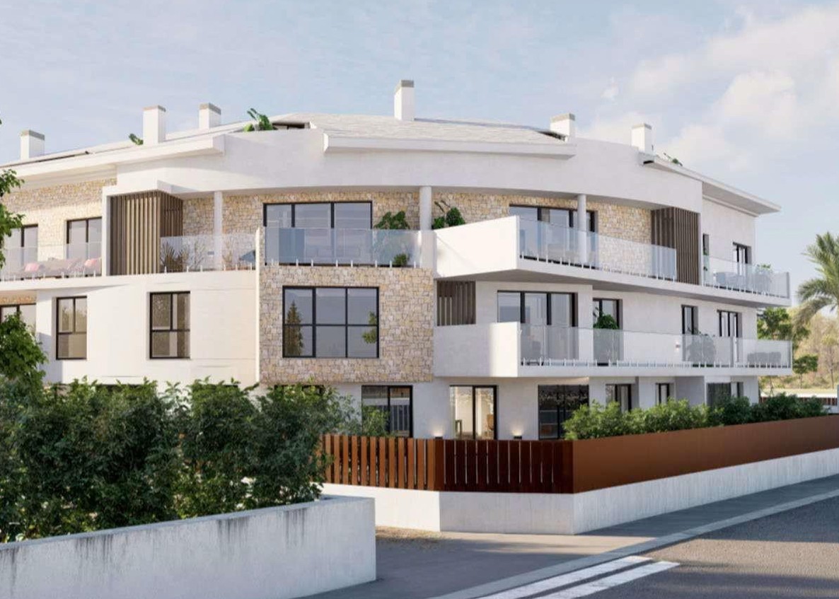 Buitenaanzicht van het woongebouw met natuurstenen gevelbekleding, ruime terrassen met glazen balustrades en moderne zwarte kozijnen.