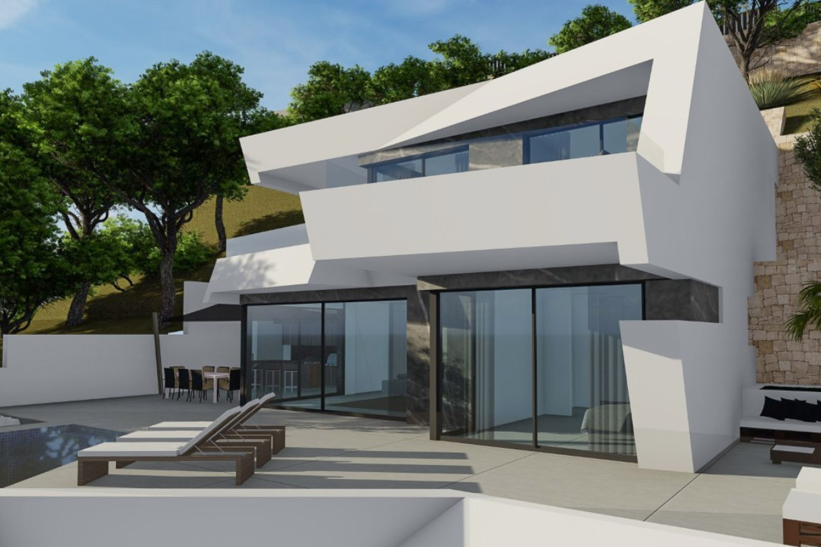 Moderne gevel met witte geometrische vormen, kamerhoge glazen puien en een ruim terras met ligbedden en een eethoek buiten naast het zwembad.