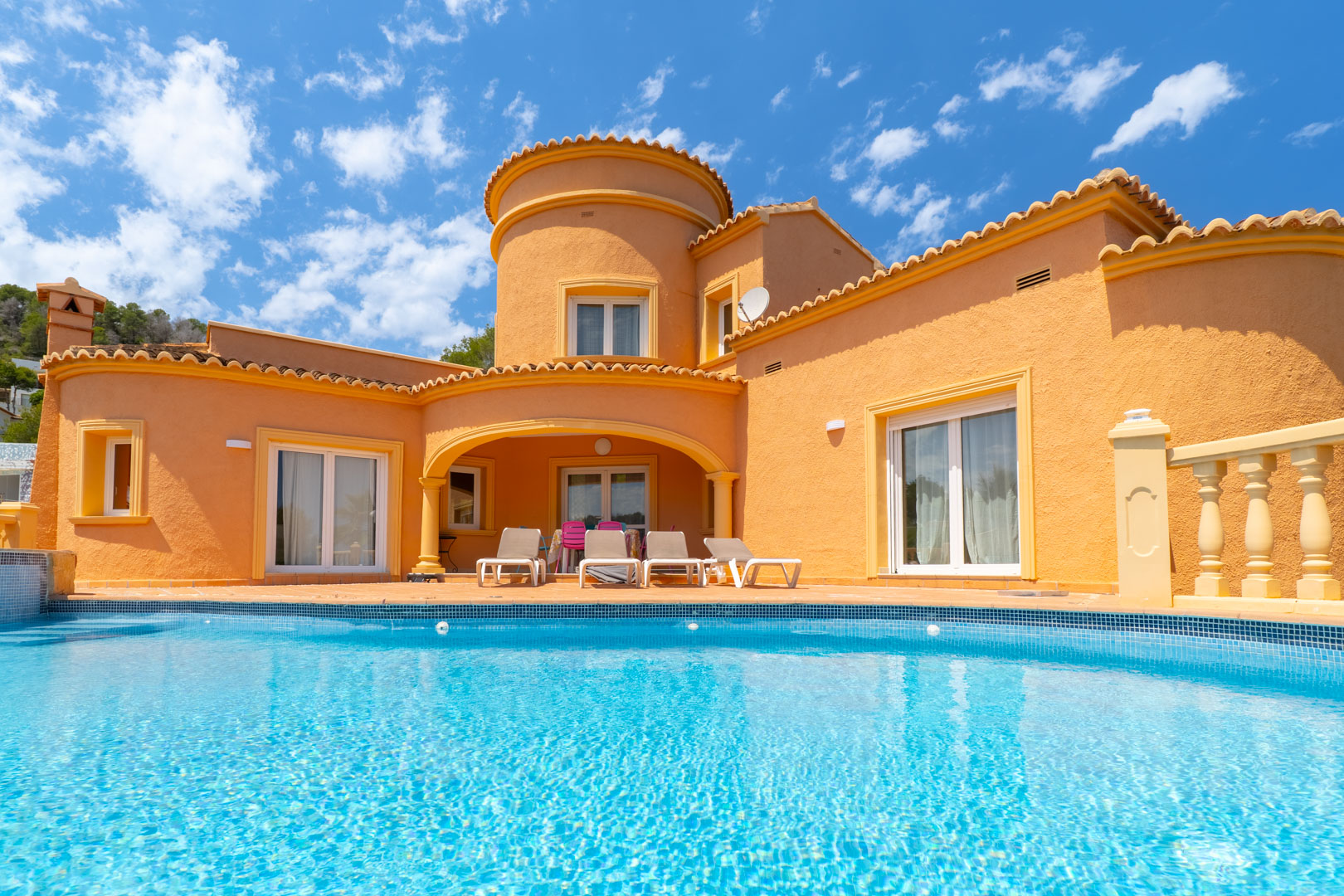 Villa Jávea: 3 Slaapkamers, Zwembad & Tuin! €750.000