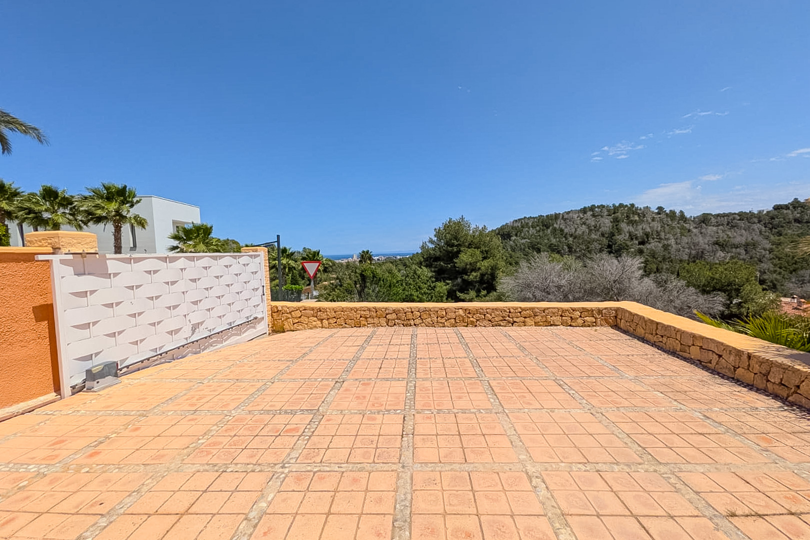 Villa Jávea: 3 Slaapkamers, Zwembad & Tuin! €750.000