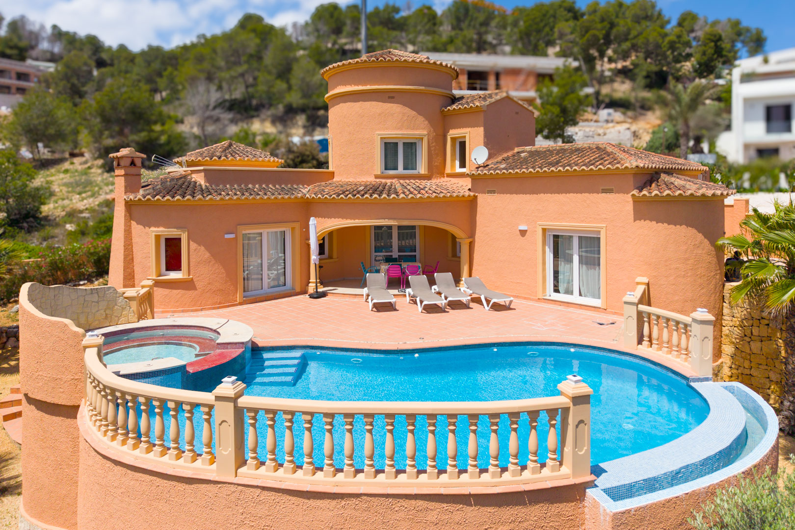 Villa Jávea: 3 Slaapkamers, Zwembad & Tuin! €750.000