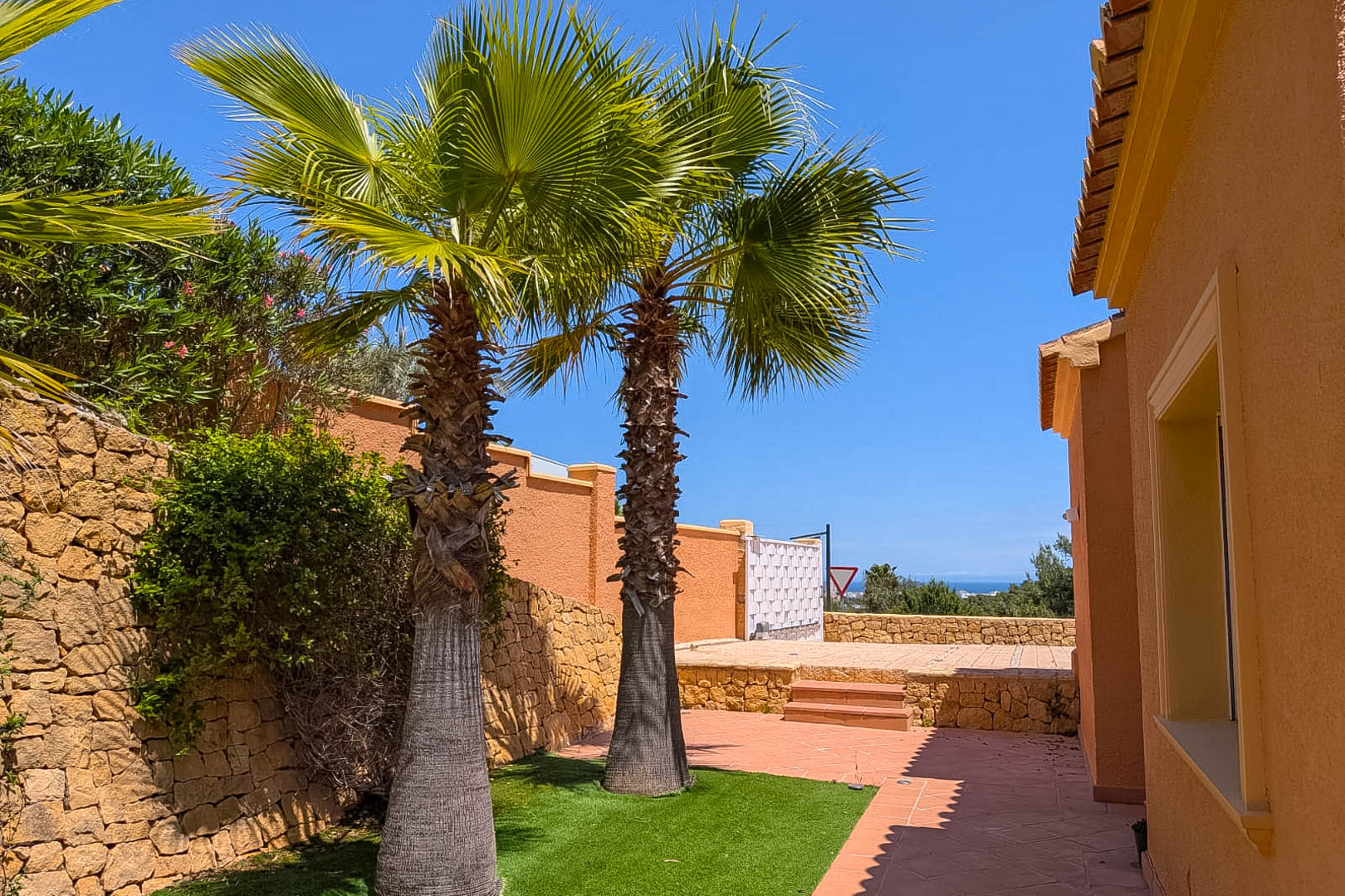 Villa Jávea: 3 Slaapkamers, Zwembad & Tuin! €750.000