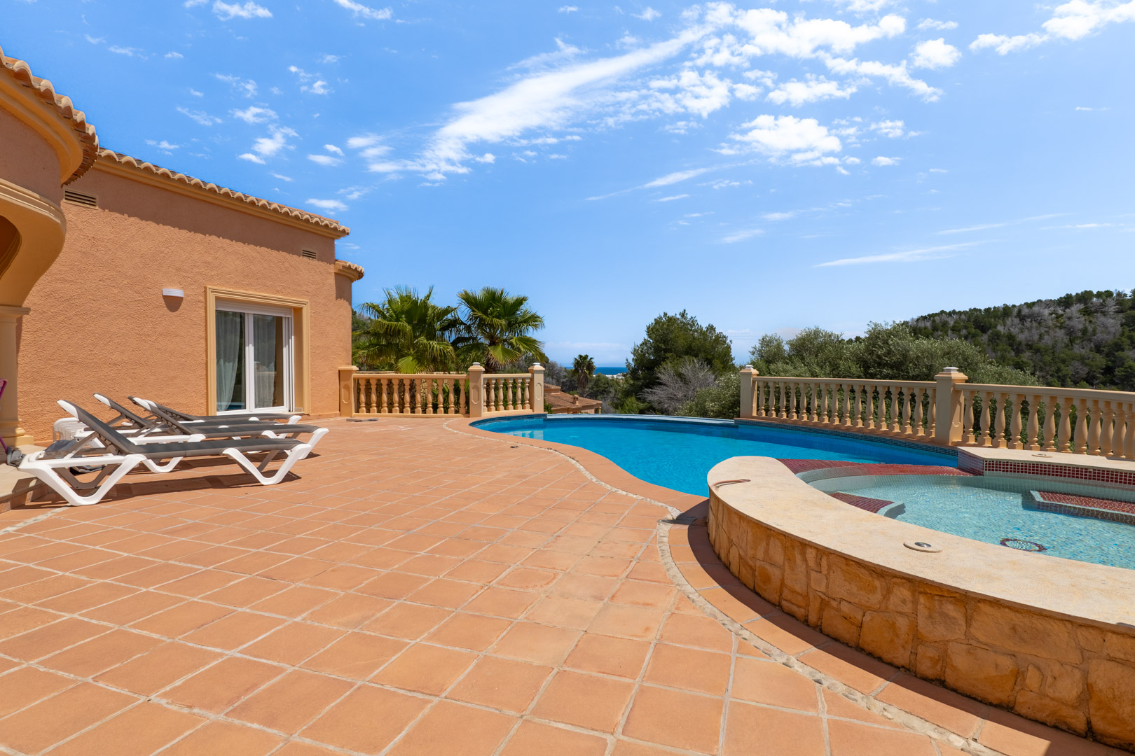 Villa Jávea: 3 Slaapkamers, Zwembad & Tuin! €750.000
