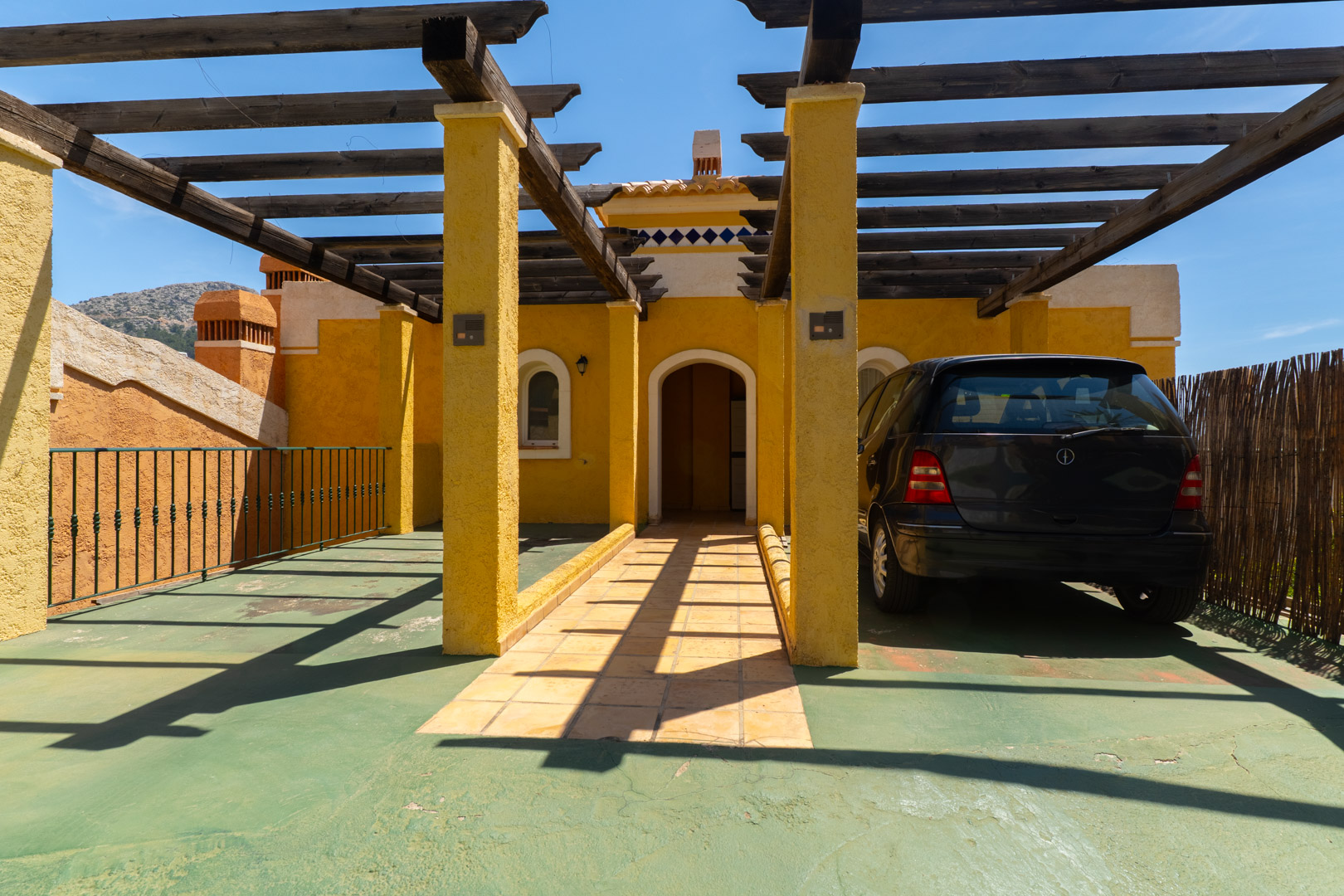 Altea Hills: Ruim 2-Slaapkamer Appartement met Potentie