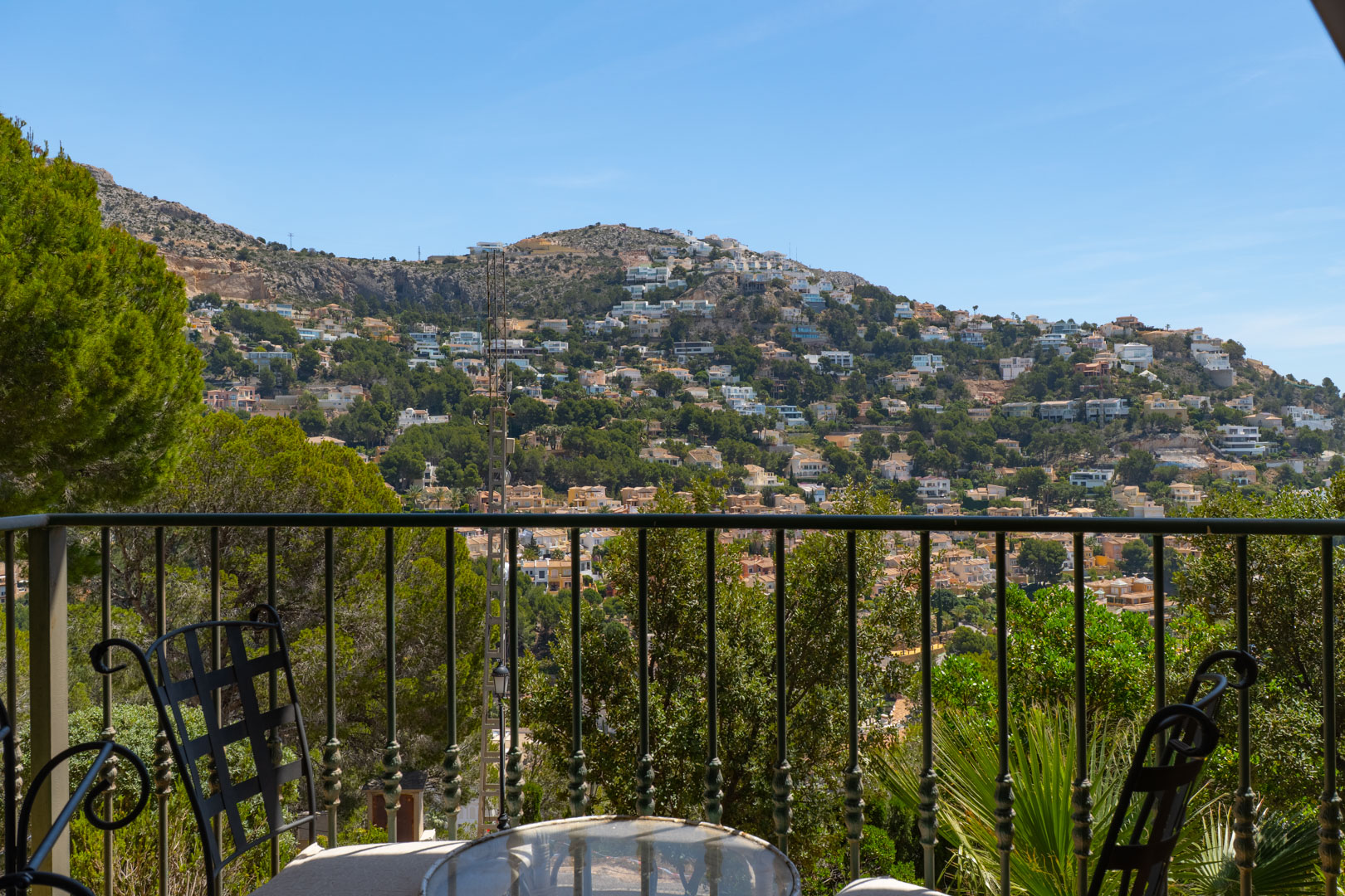Altea Hills: Ruim 2-Slaapkamer Appartement met Potentie