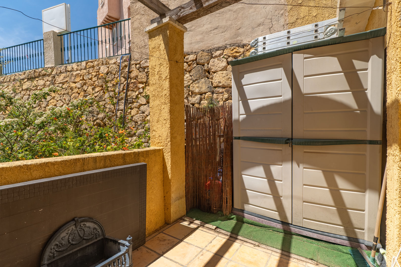 Altea Hills: Ruim 2-Slaapkamer Appartement met Potentie