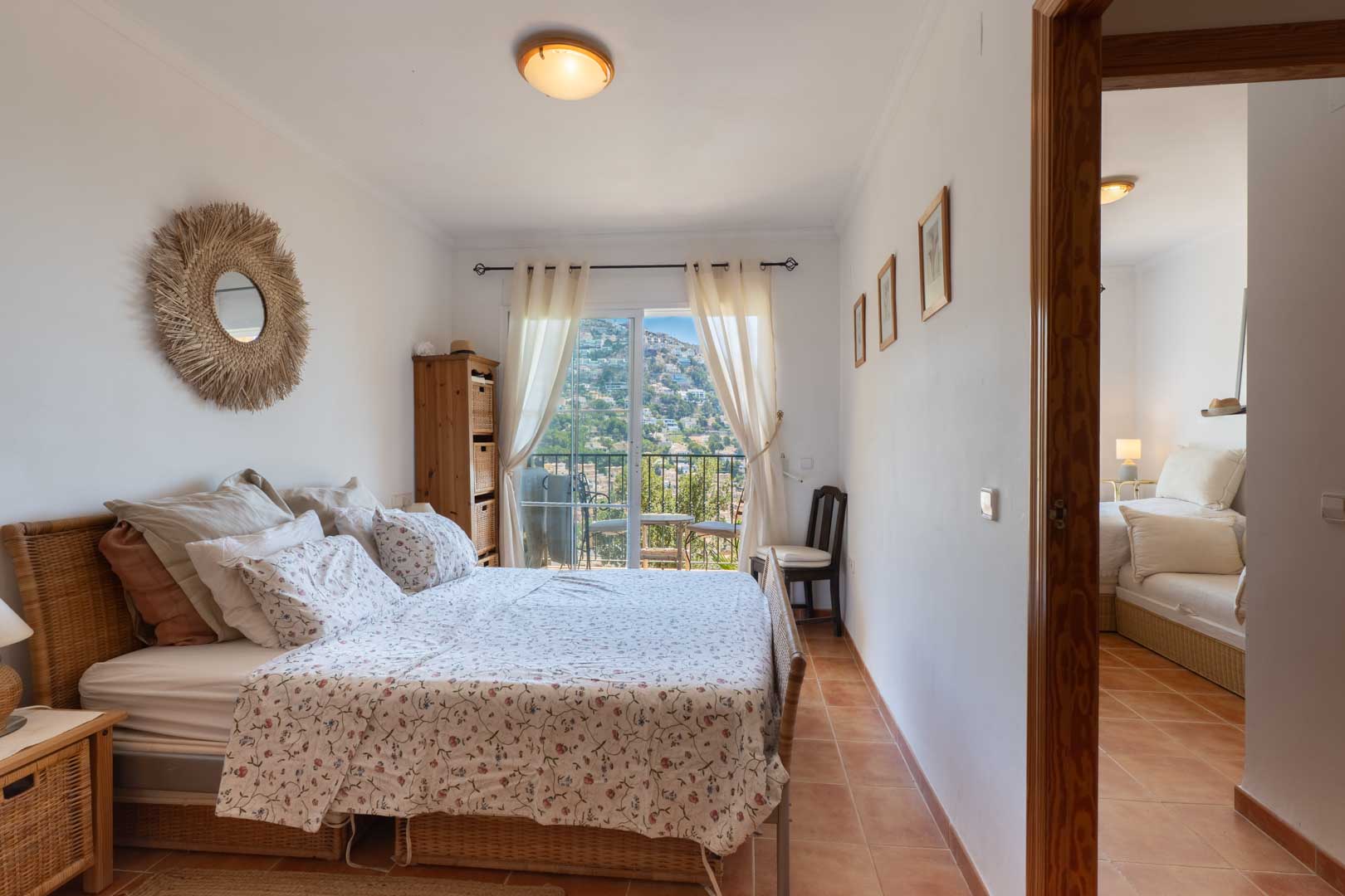 Altea Hills: Ruim 2-Slaapkamer Appartement met Potentie