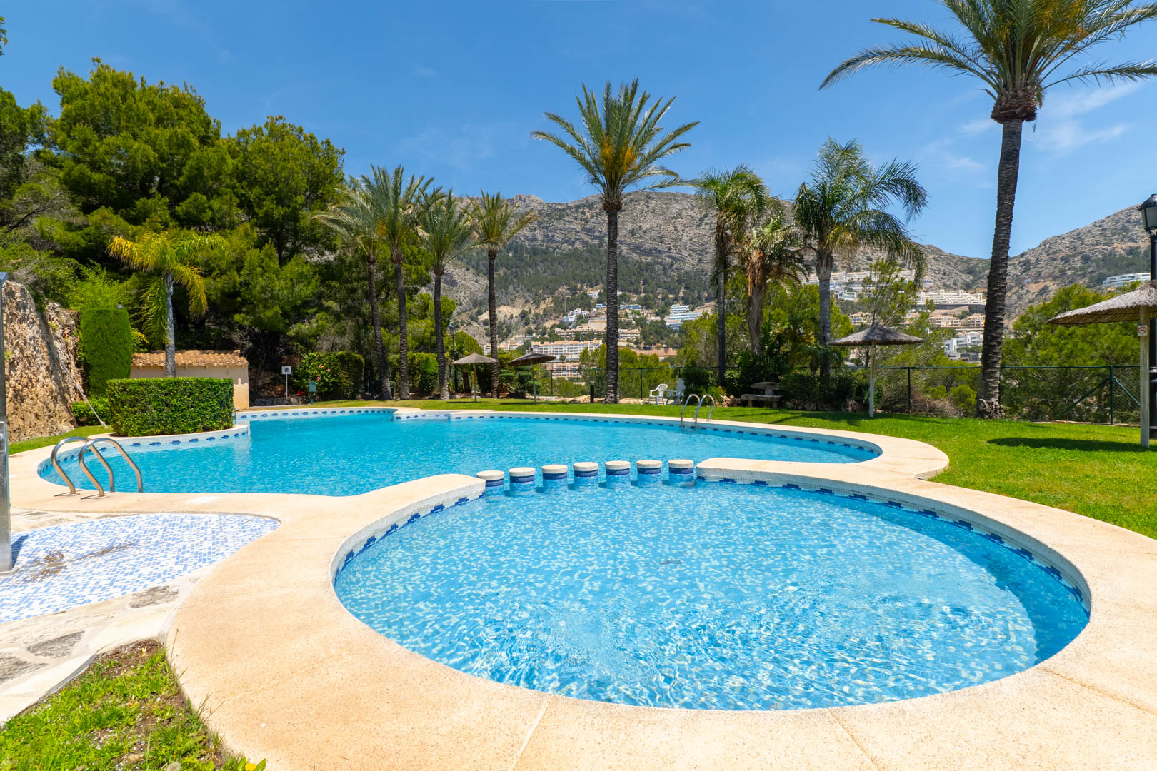 Altea Hills: Ruim 2-Slaapkamer Appartement met Potentie