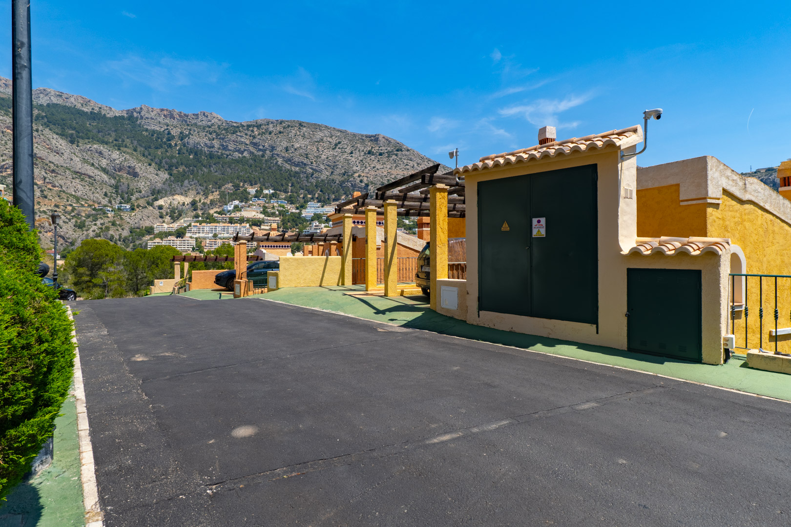 Altea Hills: Ruim 2-Slaapkamer Appartement met Potentie