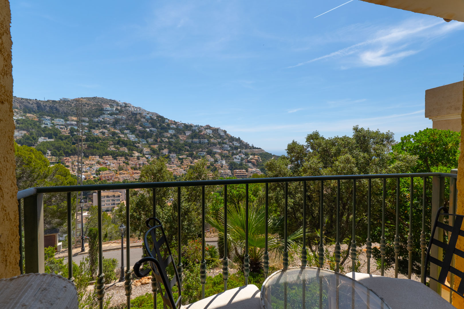 Altea Hills: Ruim 2-Slaapkamer Appartement met Potentie