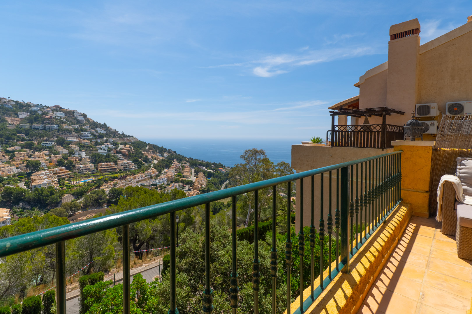 Altea Hills: Ruim 2-Slaapkamer Appartement met Potentie
