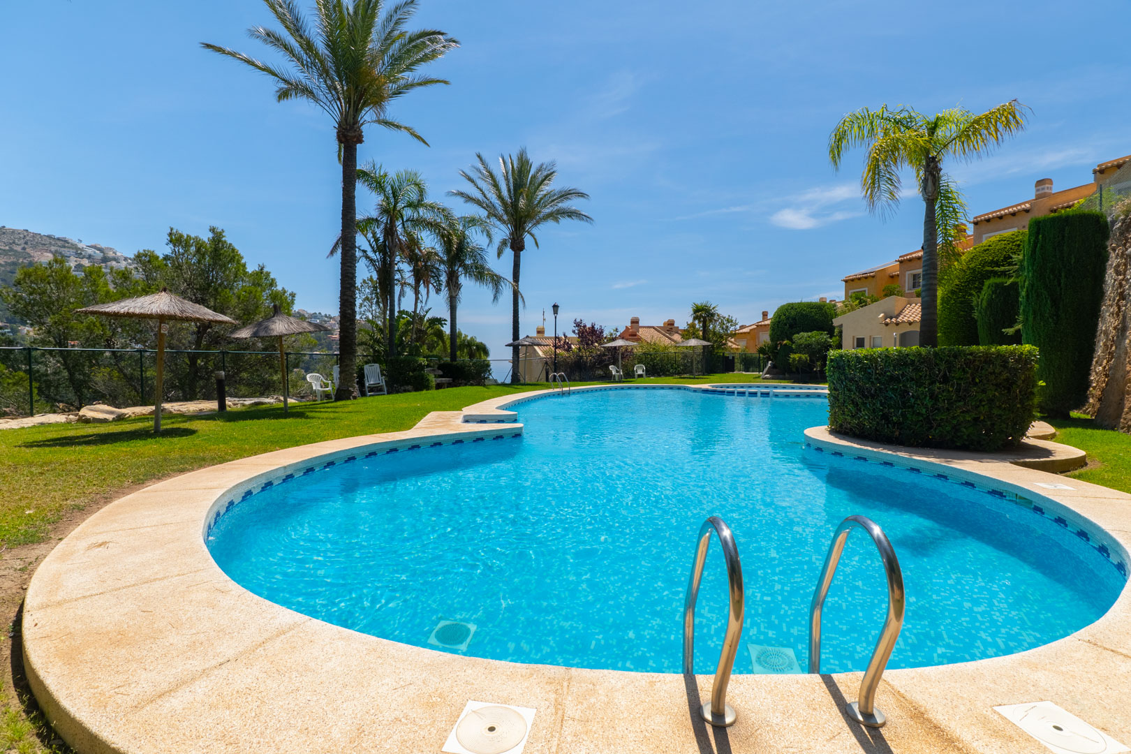 Altea Hills: Ruim 2-Slaapkamer Appartement met Potentie