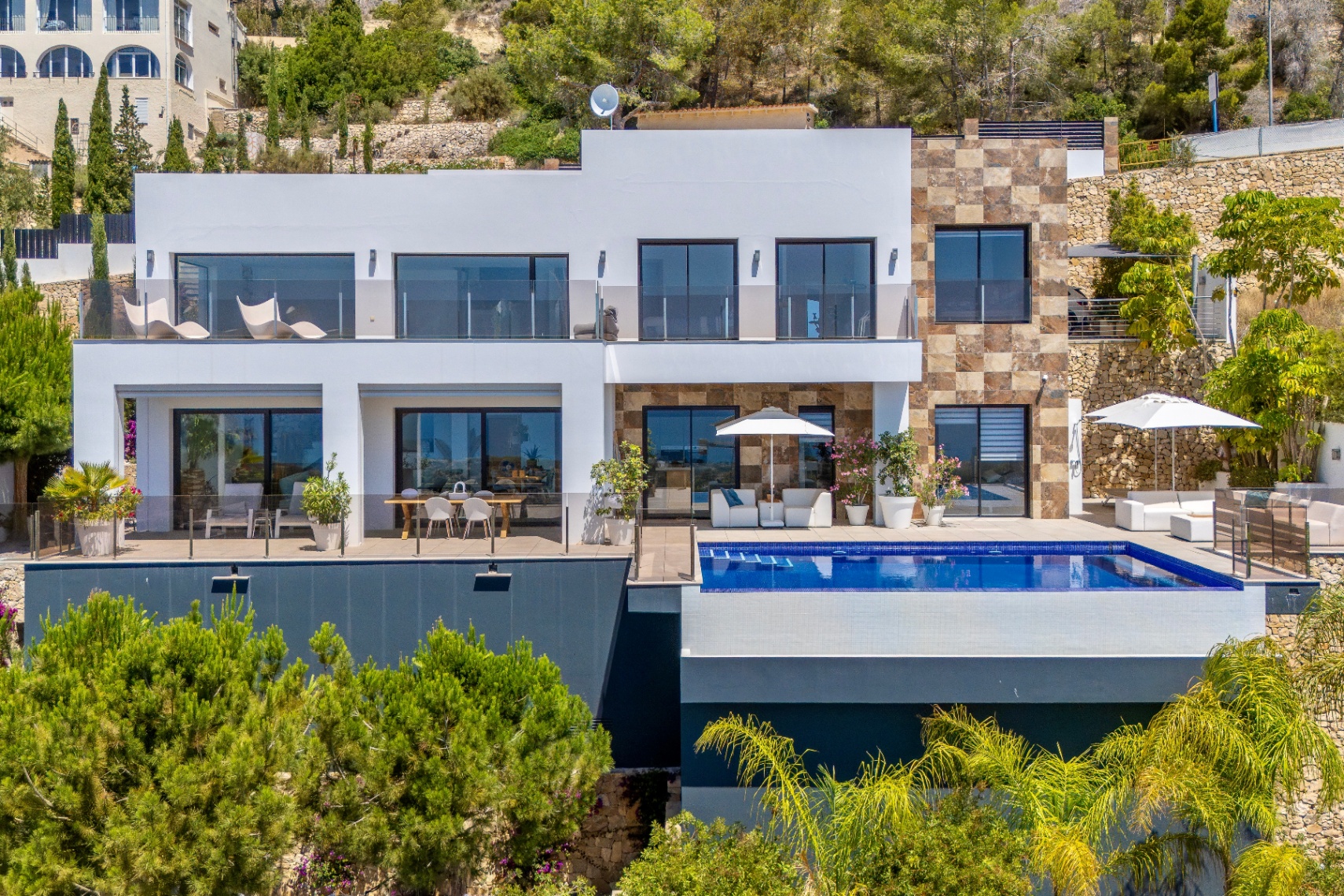 Uitzonderlijke villa met panoramisch uitzicht op zee Uitzonderlijke villa met panoramisch uitzicht op zee