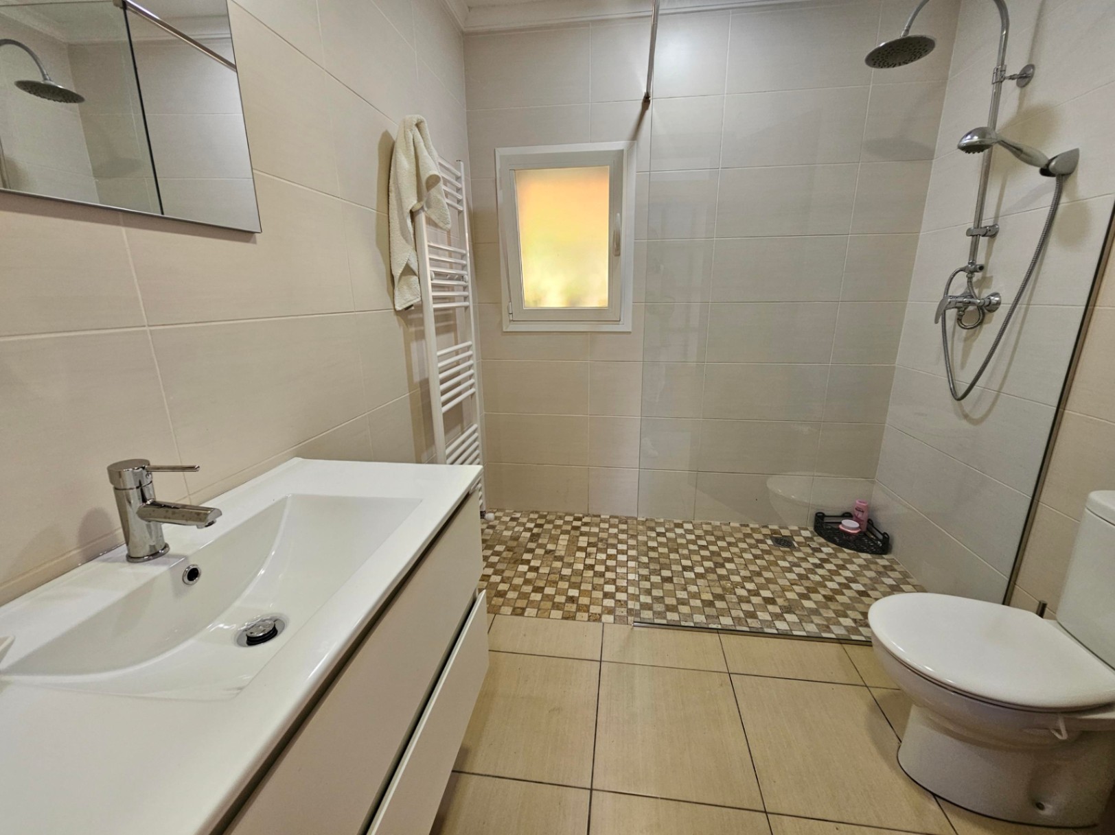 Badkamer met douche