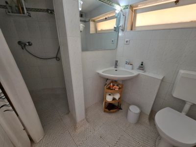 Badkamer met douche