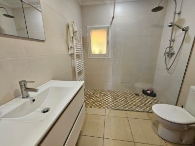 Badkamer met douche