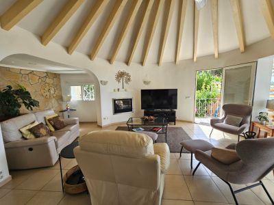 Woonkamer met open haard