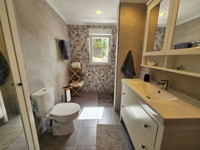 Badkamer met douche