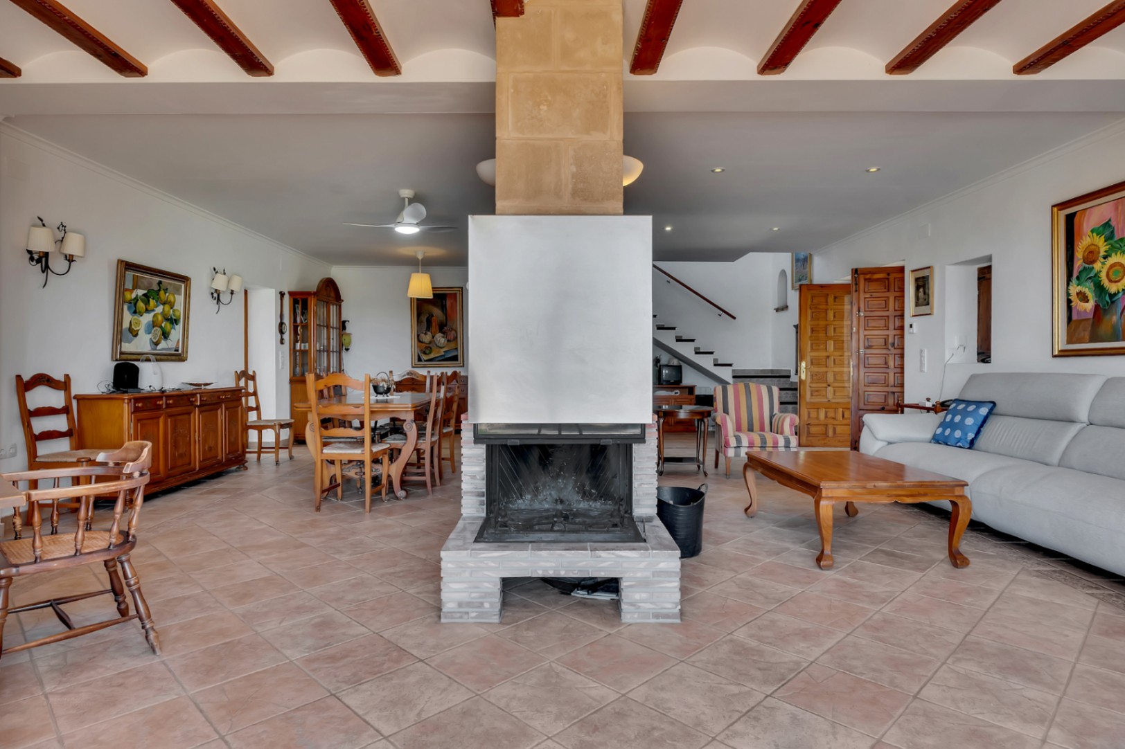 Woonkamer met open haard
