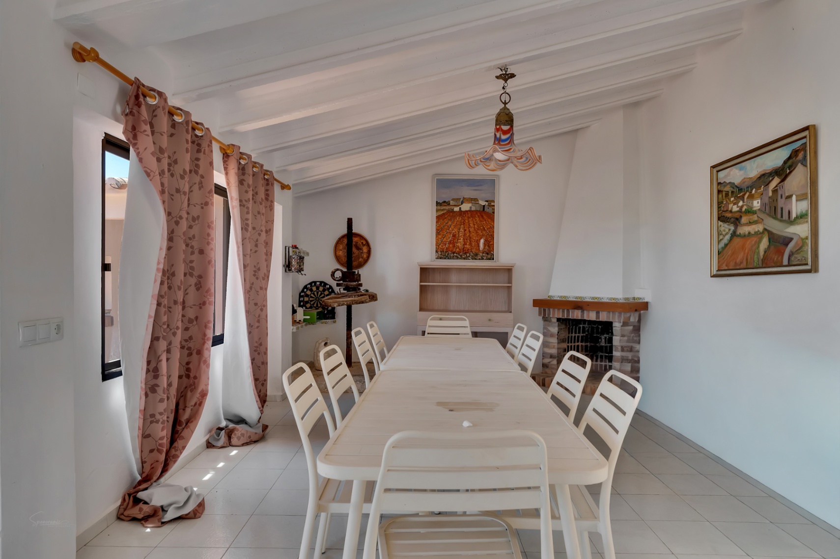 Eetkamer met open haard