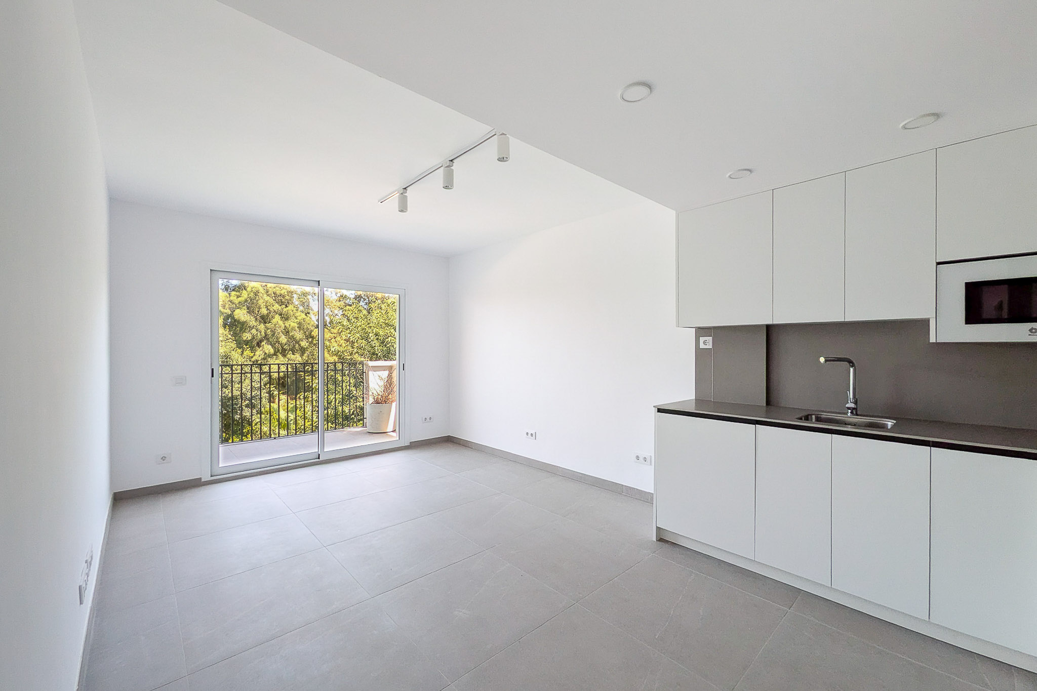 Woonkamer met open keuken