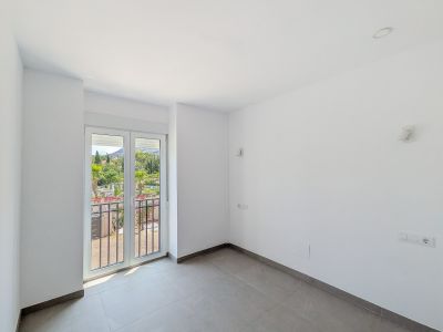 Slaapkamer met toegang tot balkon