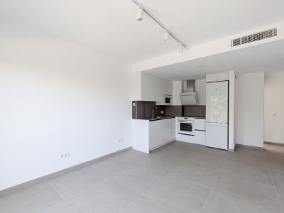 Woonkamer met open keuken