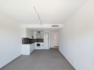 Woonkamer met open keuken