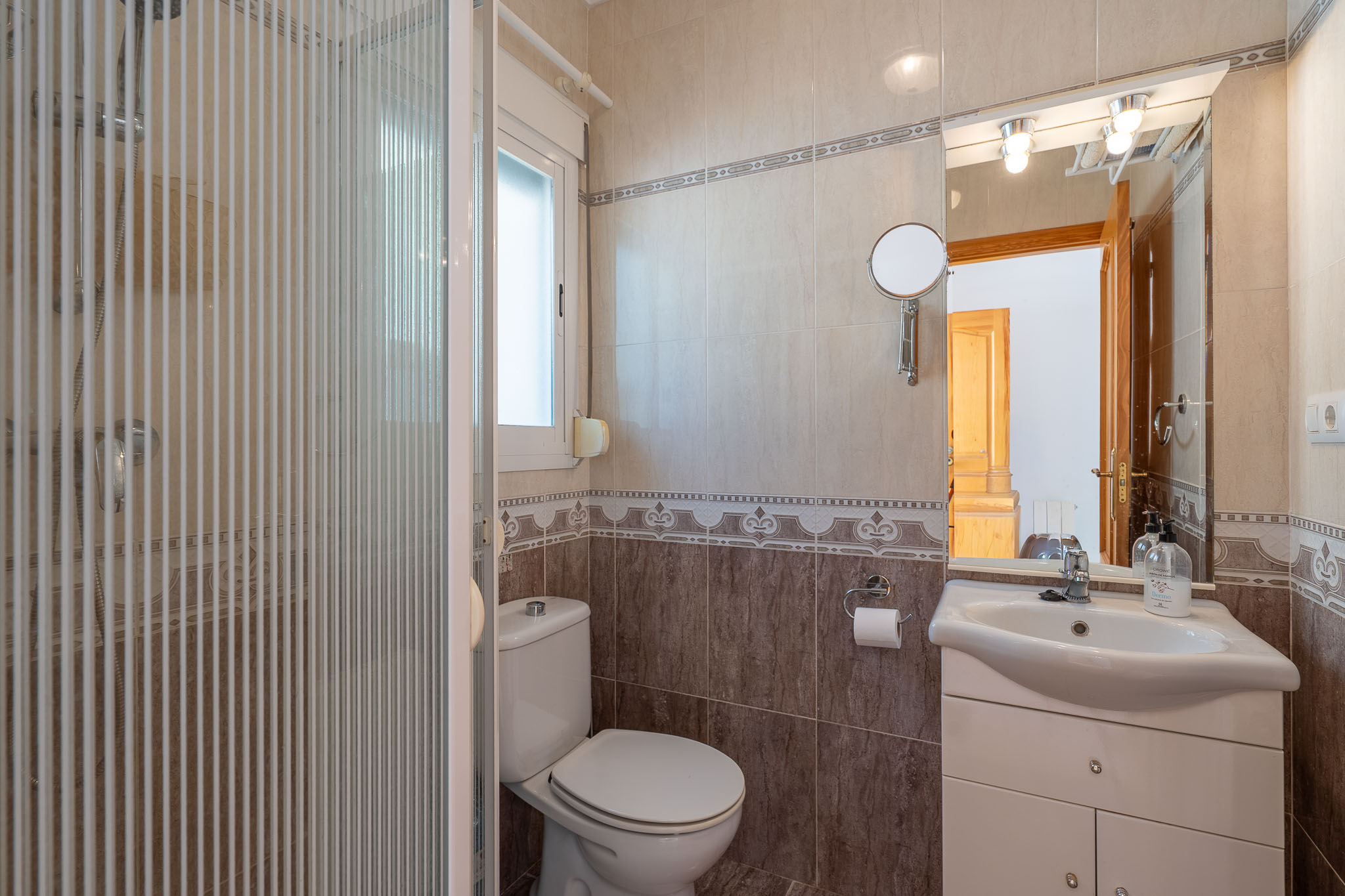 Badkamer met douche