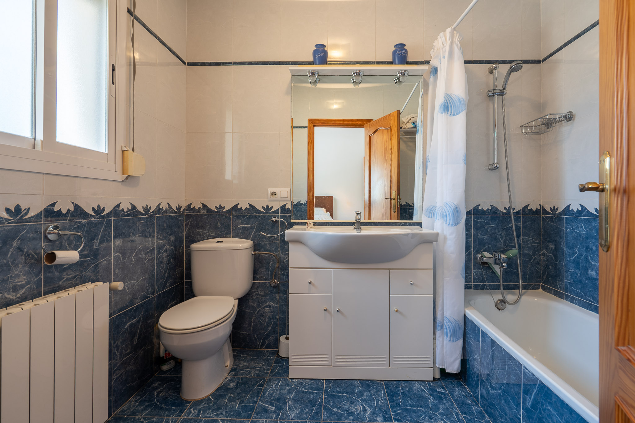 Badkamer met ligbad