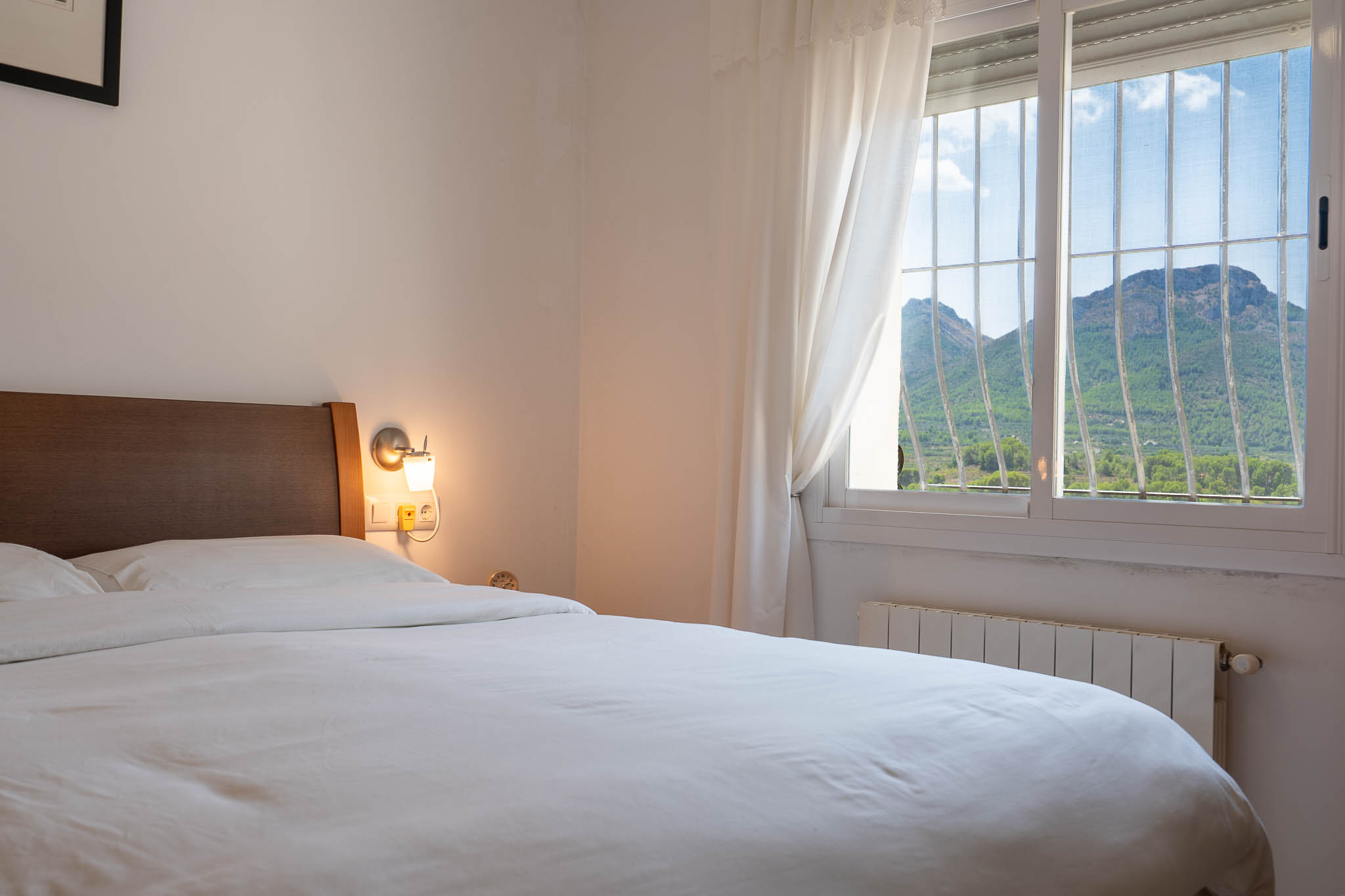 Slaapkamer met bergzicht