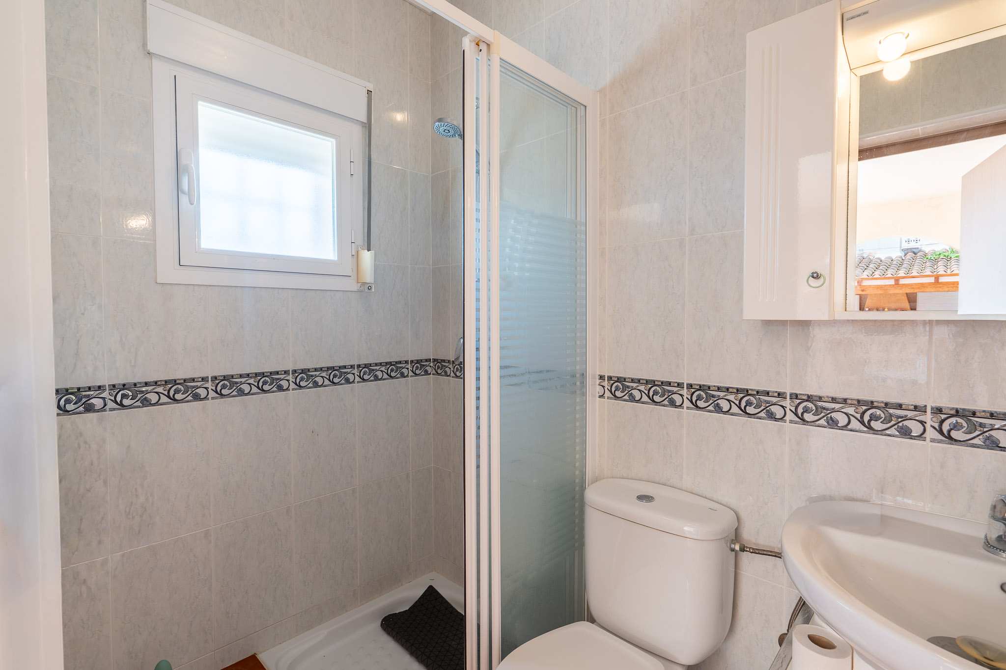 Badkamer met douche