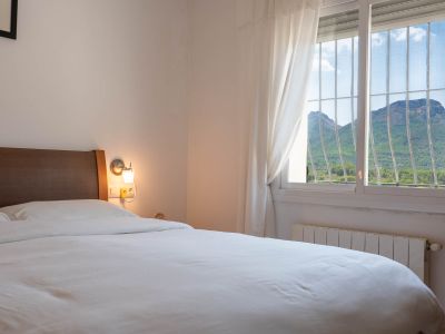 Slaapkamer met bergzicht