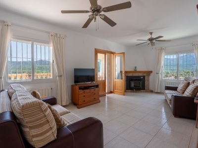 Woonkamer met open haard