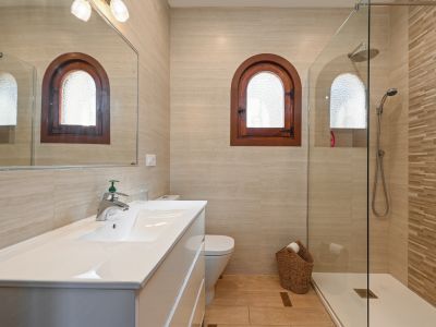 Badkamer met douche