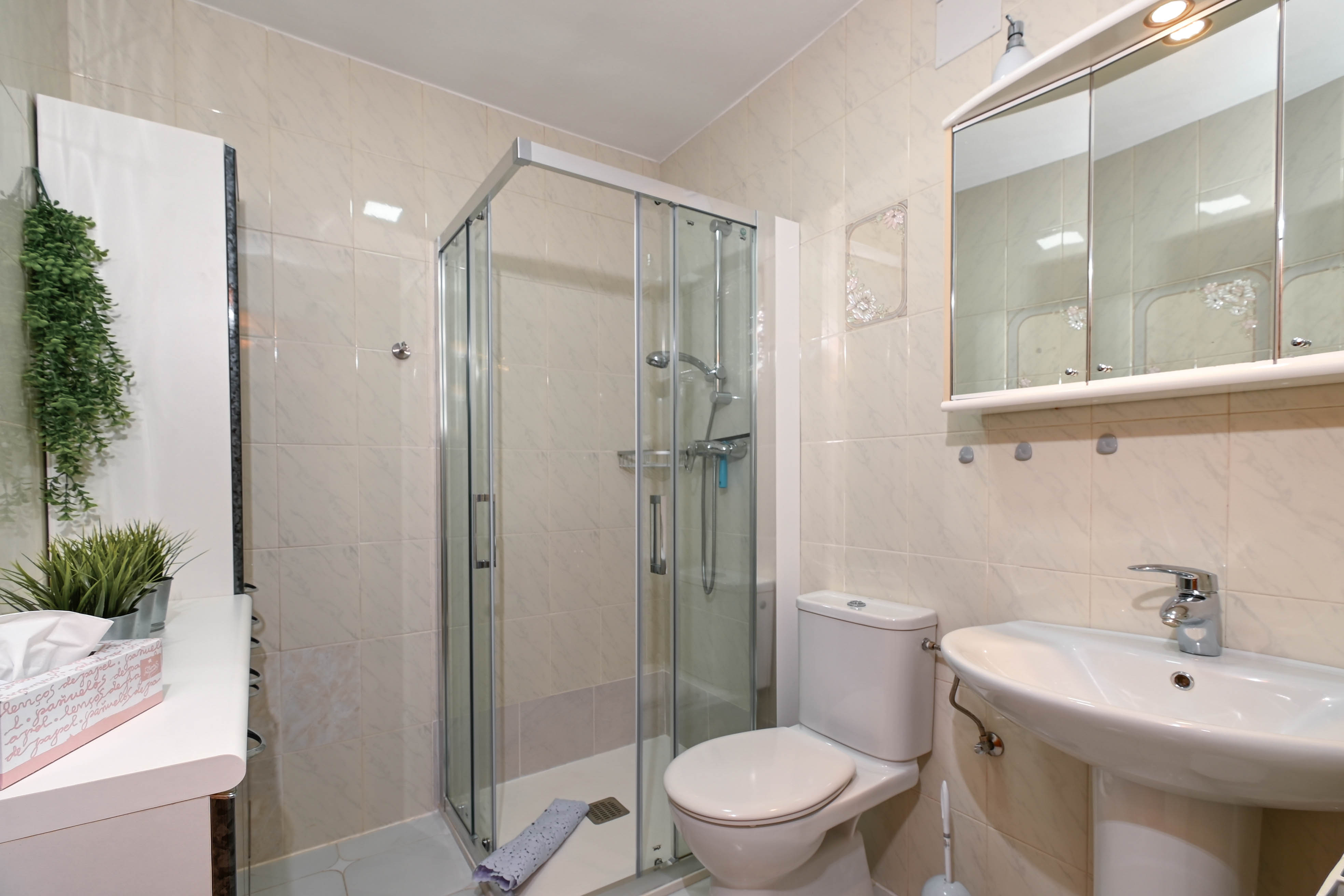 Badkamer met douche