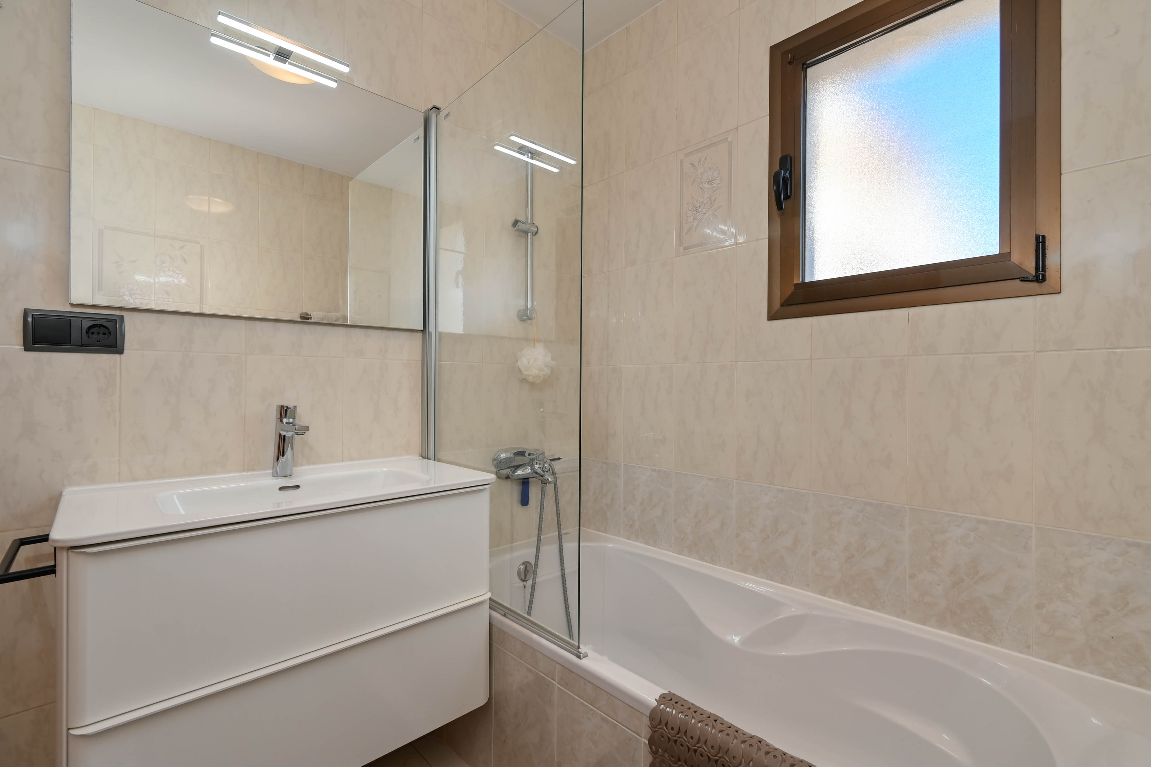 Badkamer met ligbad