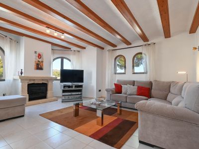 Woonkamer met open haard