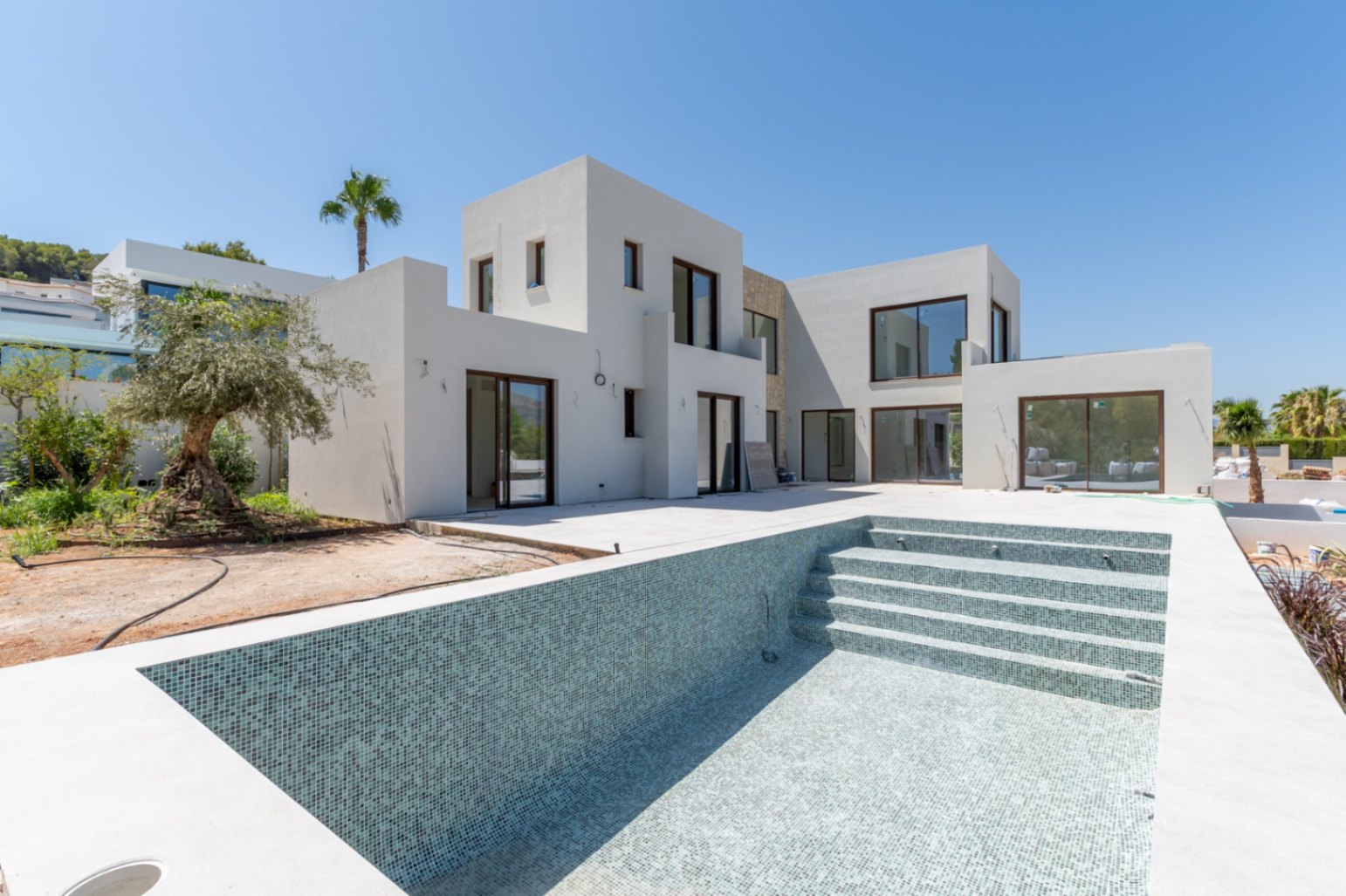 Exterieur van villa met zwembad
