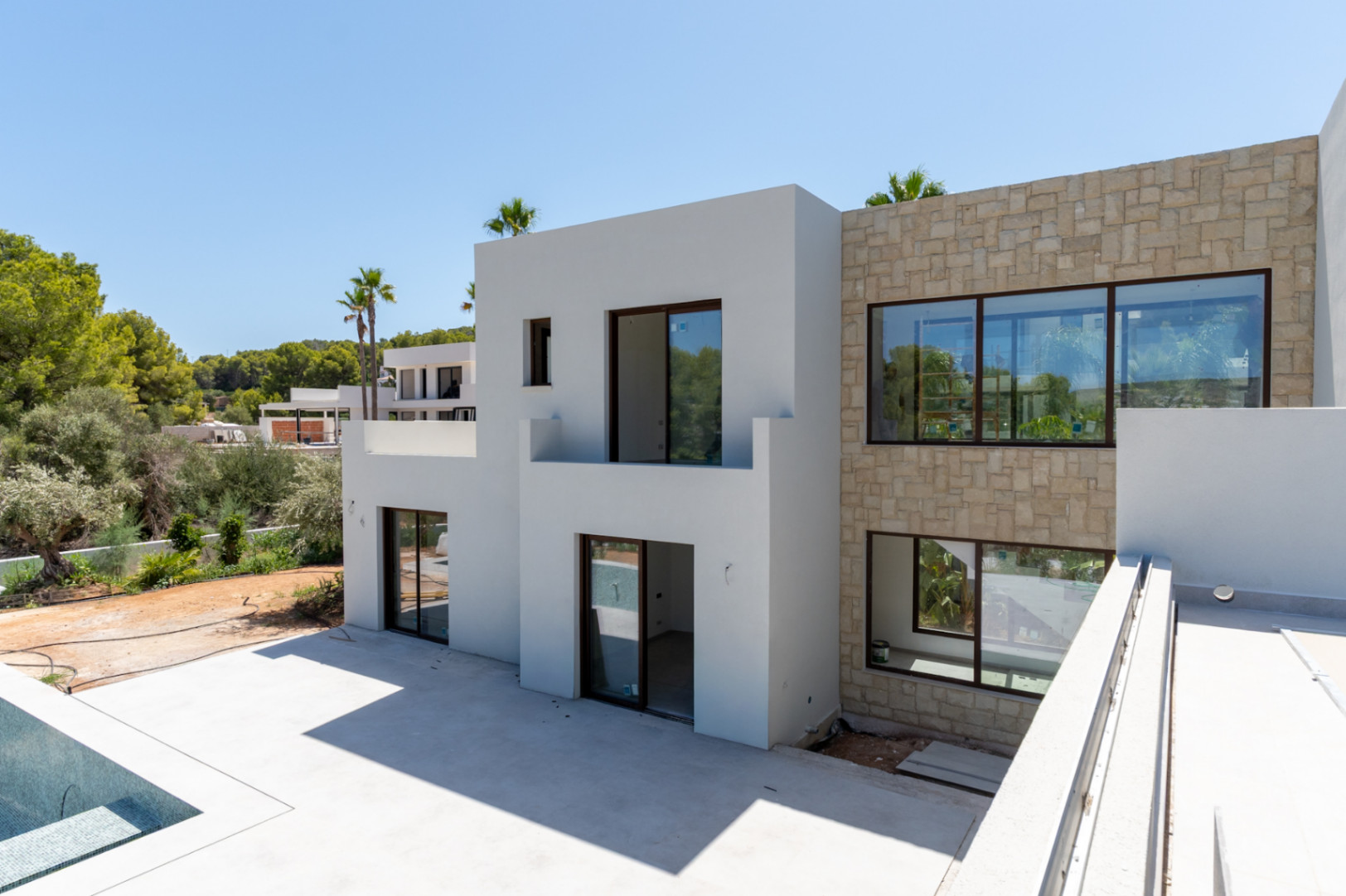 Buitenzijde villa met terras