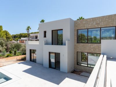 Buitenzijde villa met terras