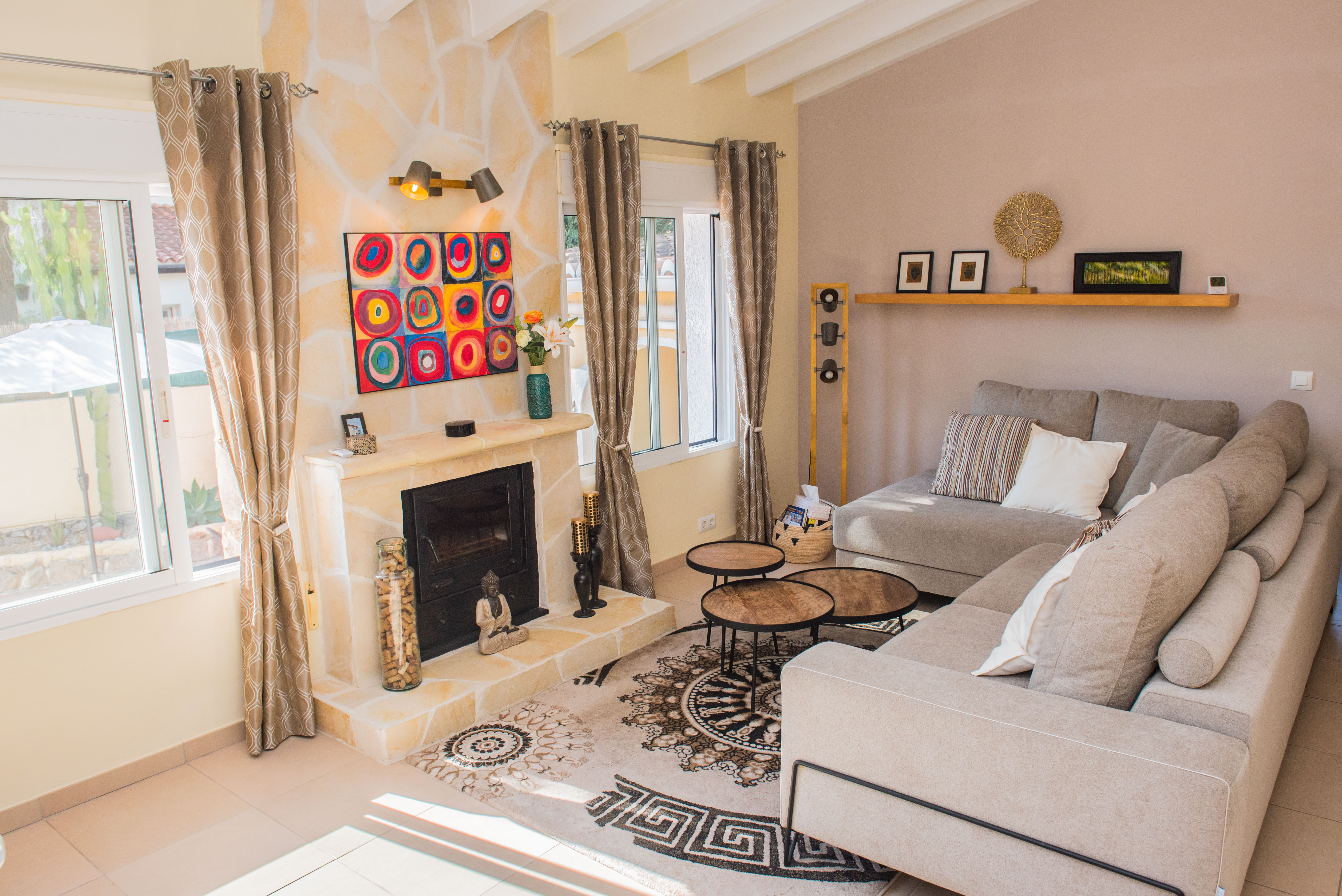 Woonkamer met haard