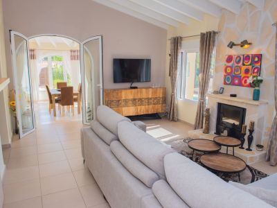 Woonkamer met open haard
