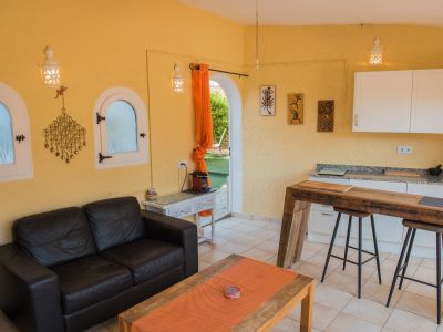 Woonkamer met open keuken