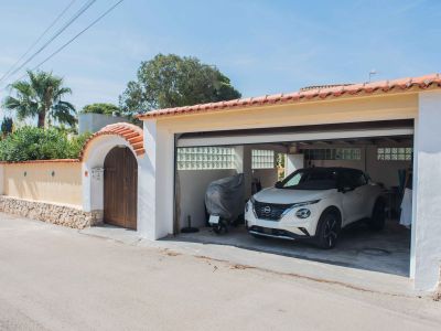 Garage en entree van de woning