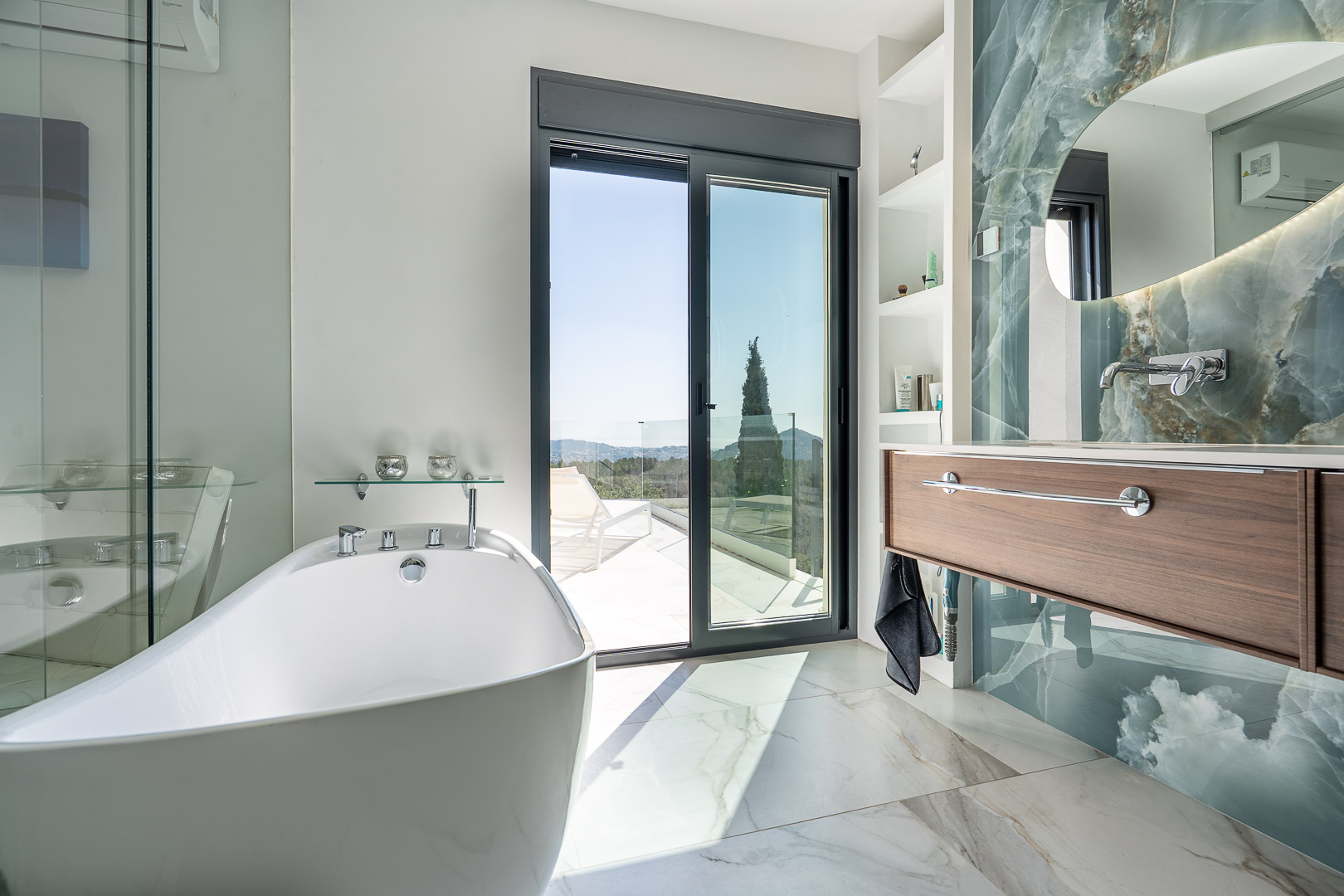 Badkamer met toegang tot terras